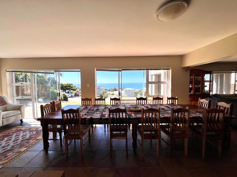 4 Bedroom Property for Sale in Wavecrest Eastern Cape